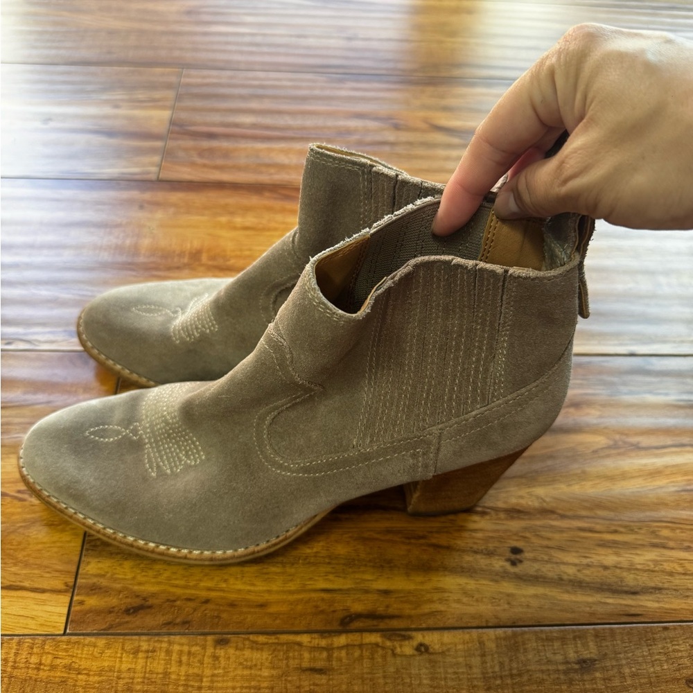 Dolce Vita Women Boot Brown Size 8 Bootie Pull Tabs Stacked Mid Ankle Pull On - Picture 3 of 5